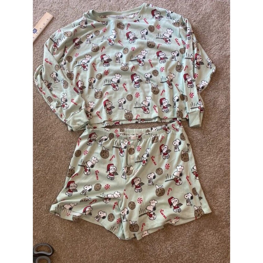 American Eagle Peanuts Snoopy Christmas Pajama Set Medium Mint Green